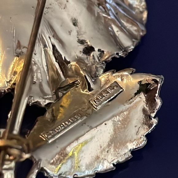 VINTAGE EXQUISITE Birthday Flowers Series 1950s Vintage Large Pansy Brooch. - Picture 4 of 8